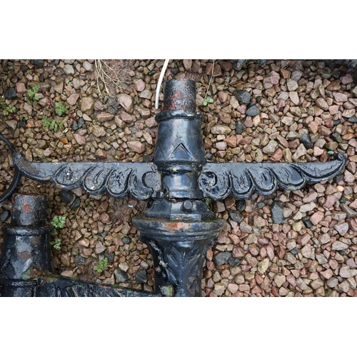 555 - Victorian cast iron street light - Approx height 510cm