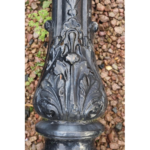 555 - Victorian cast iron street light - Approx height 510cm