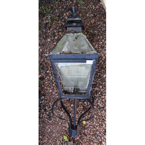 556 - Victorian cast iron street light A/F - Approx height 510cm