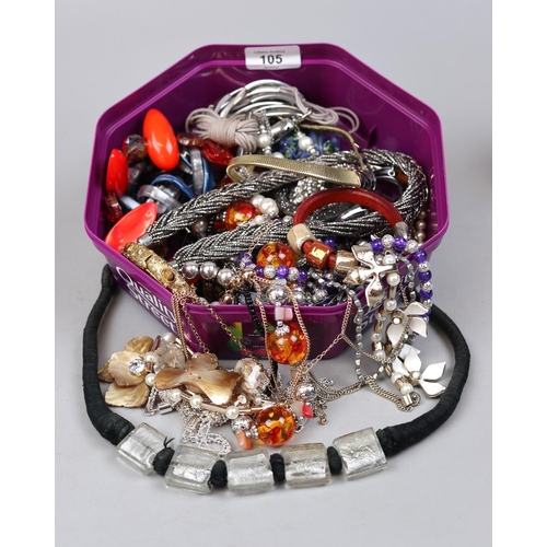 105 - Collection of costume jewellery