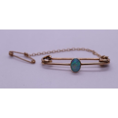 29 - 9ct gold opal set brooch