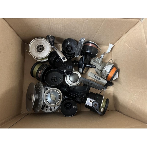 330 - Collection of fishing reels