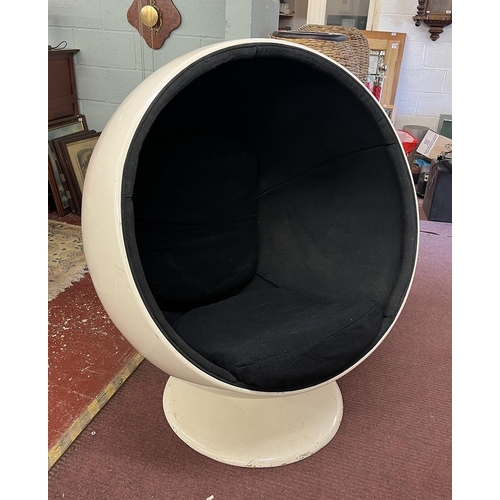 429 - Original Eero Aarnio 1960's Ball Chair