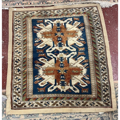 463 - Patterned rug - Size 157cm x 136cm