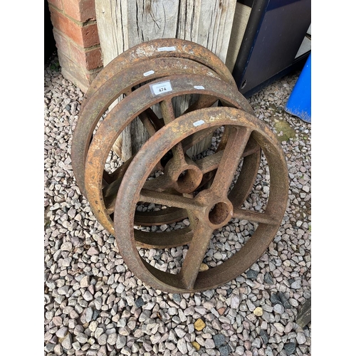 474 - 4 ribbed cast iron wheels