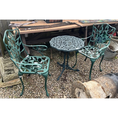 477 - Metal bistro table with 2 chairs