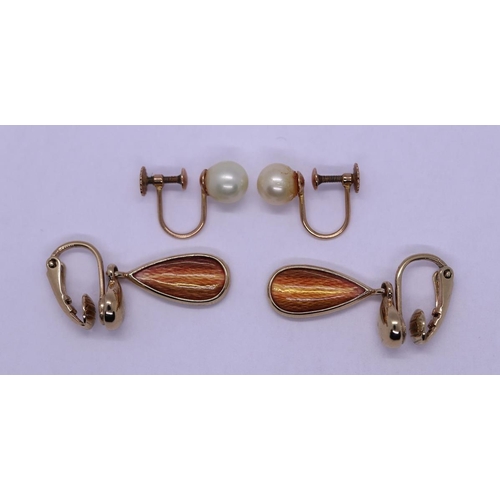 58 - 2 pairs of 9ct gold earrings