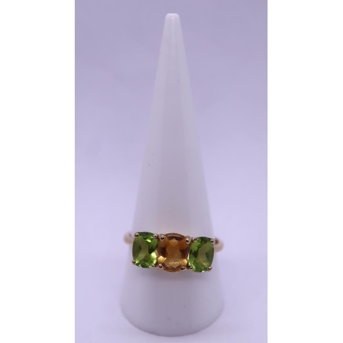 81 - 9ct gold stone set ring - Size U