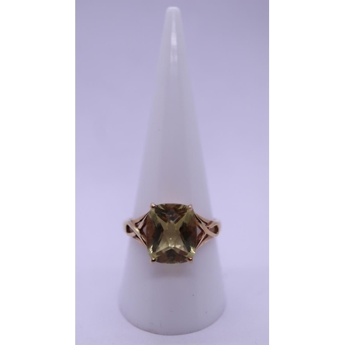 91 - 9ct gold stone set ring - Size R