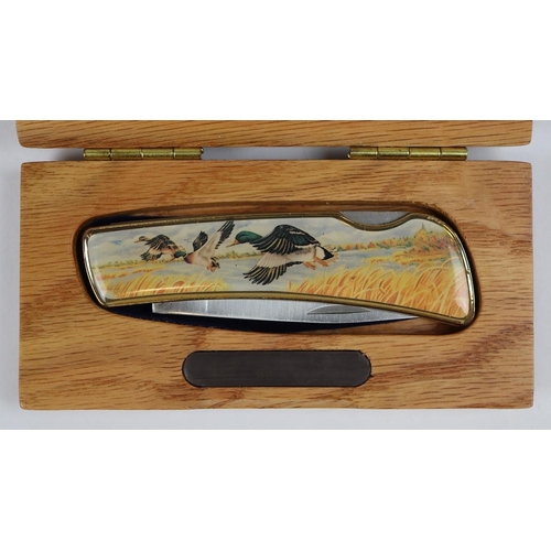 123 - Decorative lock knife in case