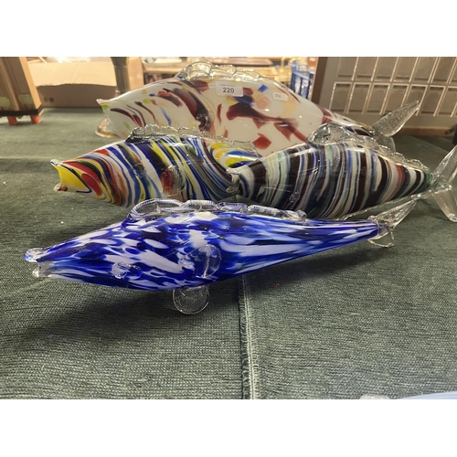 220 - Collection of Romanian glass fish - Approx lengths: 50cm, 37cm, 34cm, 32cm and 23cm