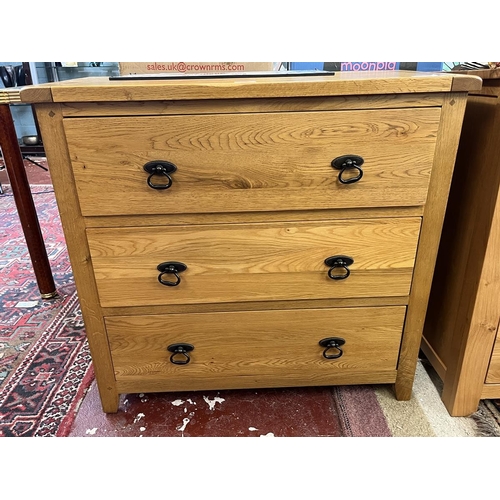 245 - Oak chest of 3 drawers - Approx W: 80cm D: 40cm H: 77cm