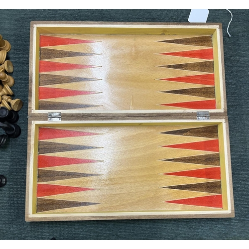 266 - Traveling chess and backgammon set with chess pieces