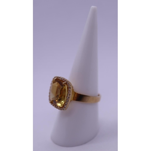 31 - 18ct gold diamond & citrine set ring - Size N