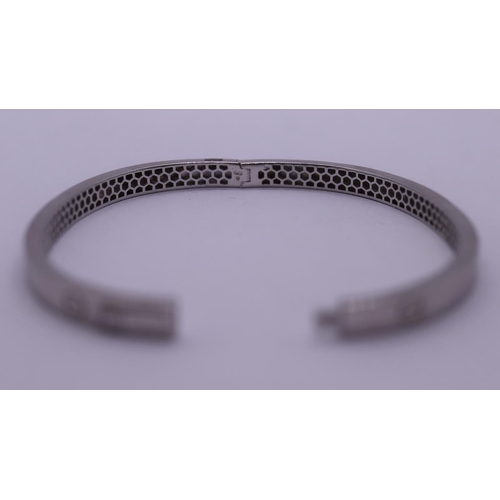 34 - Silver bangle