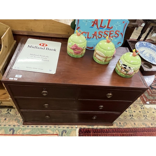 387 - Mahogany 2 over 2 chest of drawers - Approx W: 102cm D: 50cm H: 78cm