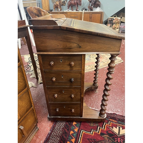 400 - William IV rosewood Davenport, drawers to right side, with key