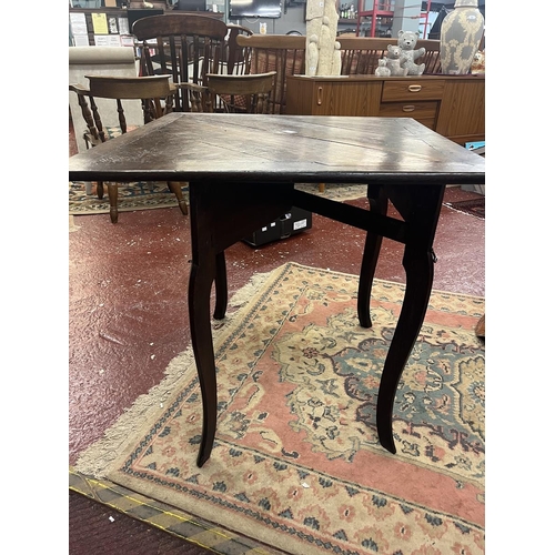 405 - 18thC French envelope table - Approx L: 72cm W: 72cm H: 70cm