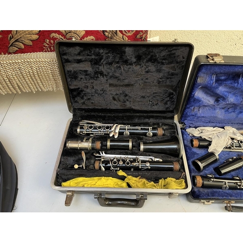 423 - 3 clarinets in original cases