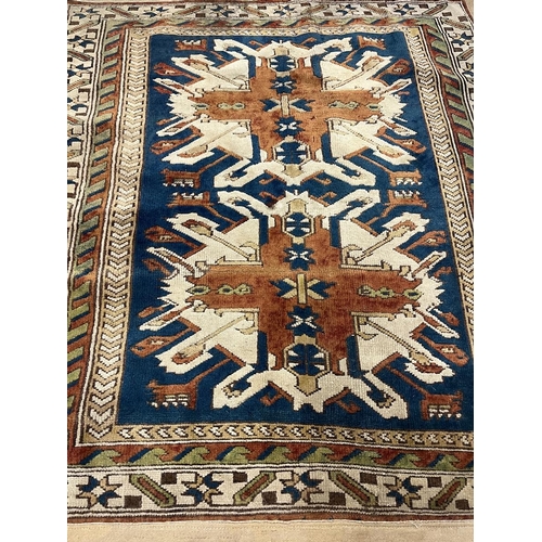 463 - Patterned rug - Size 157cm x 136cm