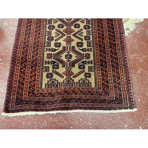 466 - Vintage Persian handwoven rug - Size 221cm x 110cm