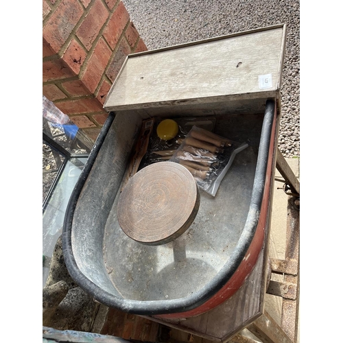 471 - Vintage Potter's wheel with accessories