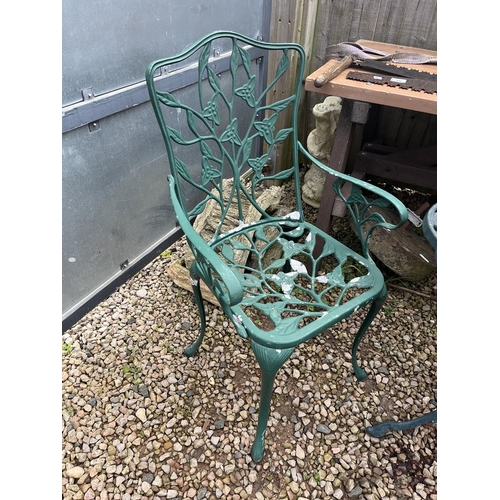 477 - Metal bistro table with 2 chairs