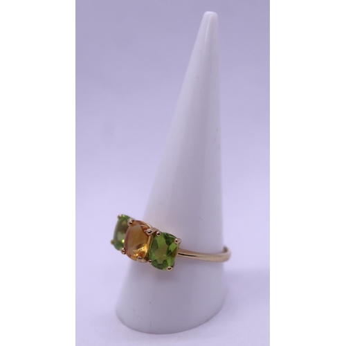 81 - 9ct gold stone set ring - Size U