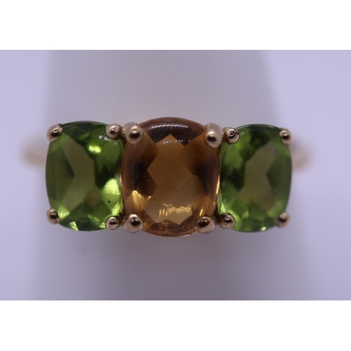 81 - 9ct gold stone set ring - Size U