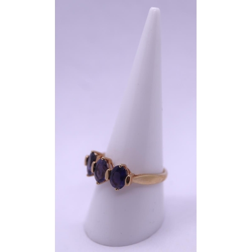 89 - 9ct gold stone set ring - Size Q