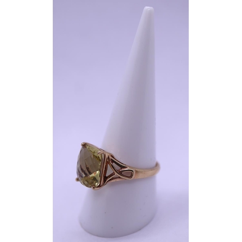 91 - 9ct gold stone set ring - Size R