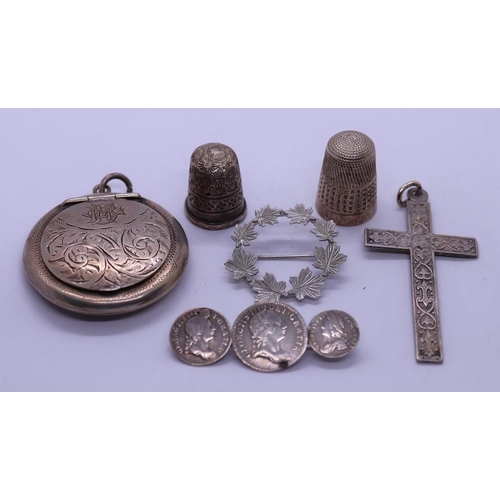 124 - Collection of vintage silver jewellery etc.