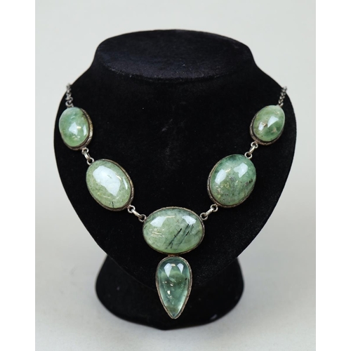 126 - Green hardstone set silver necklace