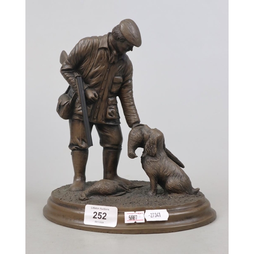 252 - David Hughes sculpture of gun dog and owner - Approx H: 23cm