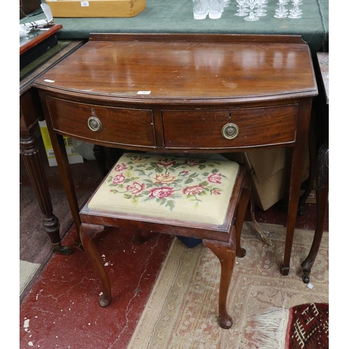 306 - Bow fronted dressing table with stool - Approx W: 92cm D: 58cm H: 77cm