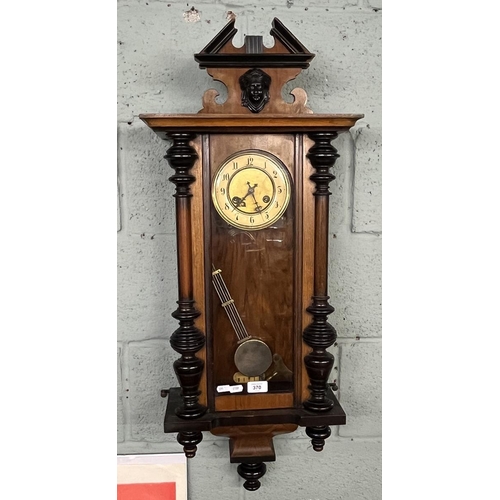 370 - Victorian Vienna wall clock with its key in very good working condition