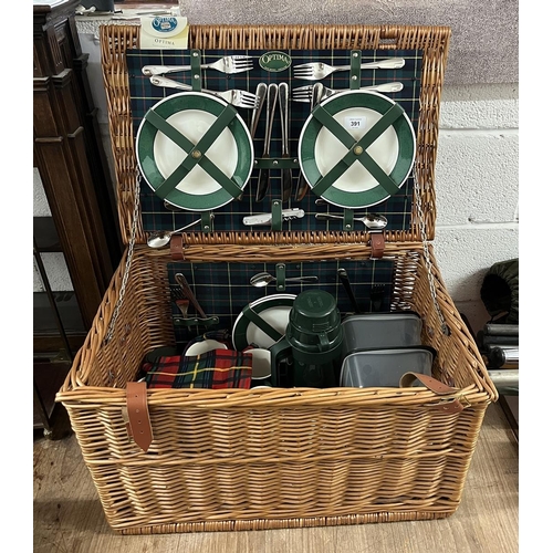 391 - Large fully fitted picnic basket by Optima