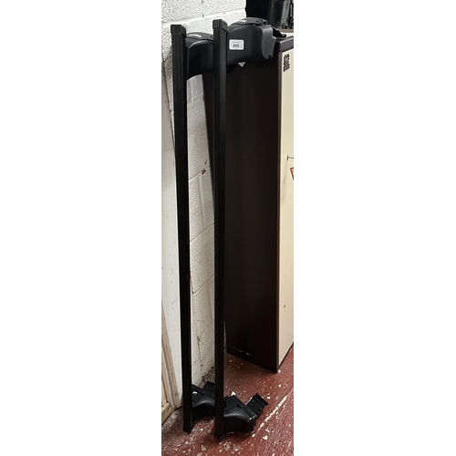 400 - Pair of Thule roof bars