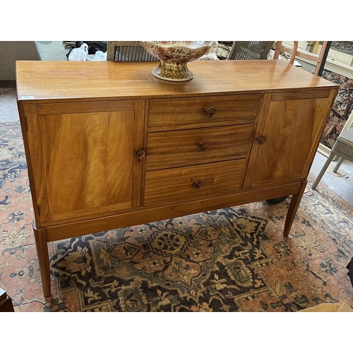 515 - Gordon Russell sideboard - Approx W: 137cm D: 45cm H: 95cm