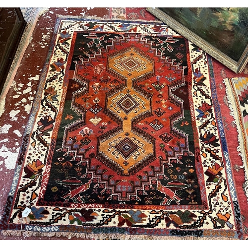 549 - Early 20thC 100% wool handwoven Kashgai rug - Approx 165cm x 122cm