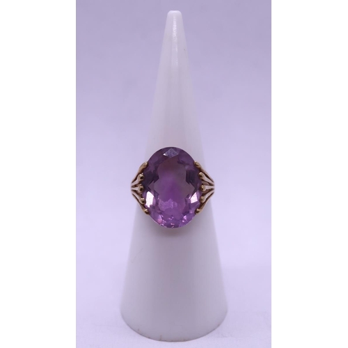 63 - 9ct gold ring set with a large amethyst - Size J