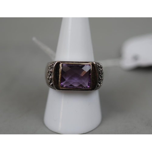 97 - Heavy silver amethyst set ring - Approx weight: 15.2g - Size R