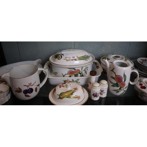 190 - Large collection of Royal Worcester - Evesham Pattern