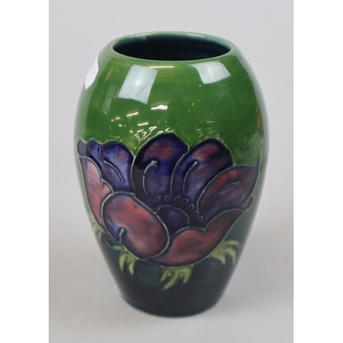 221 - Moorcroft vase - Approx H: 13cm