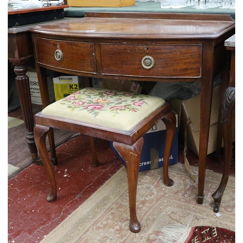 306 - Bow fronted dressing table with stool - Approx W: 92cm D: 58cm H: 77cm