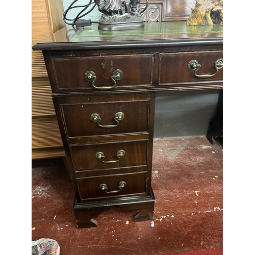 356 - Leather topped pedestal desk - Approx W: 122cm D: 59cm H: 74cm