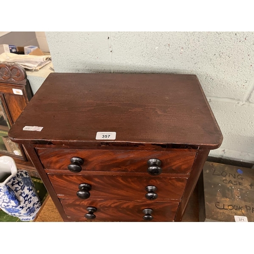 357 - Small chest of drawers - Approx W: 43cm D: 28cm H: 45cm