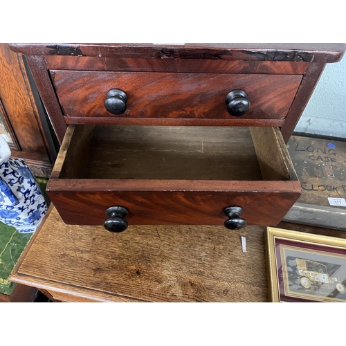 357 - Small chest of drawers - Approx W: 43cm D: 28cm H: 45cm