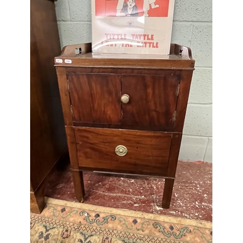 368 - Antique mahogany commode