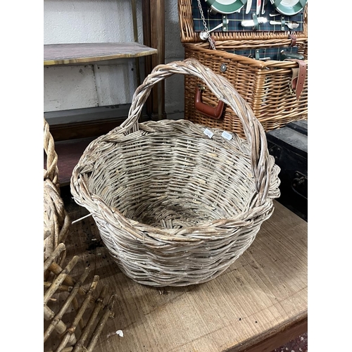 389 - Collection of wicker baskets